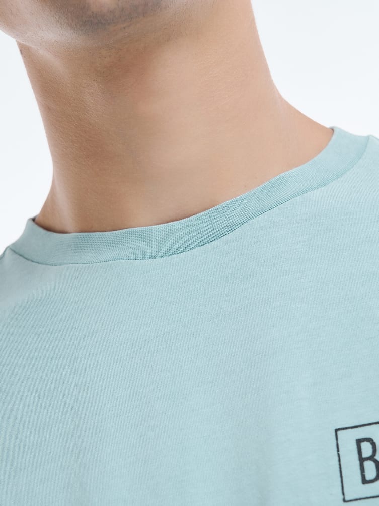 Футболка с принтом машины на спине