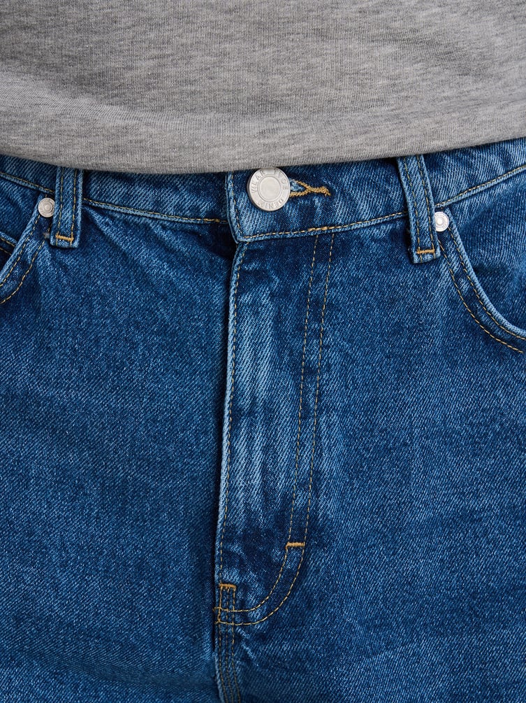 Джинсы багги зауженные с декоративной петлей