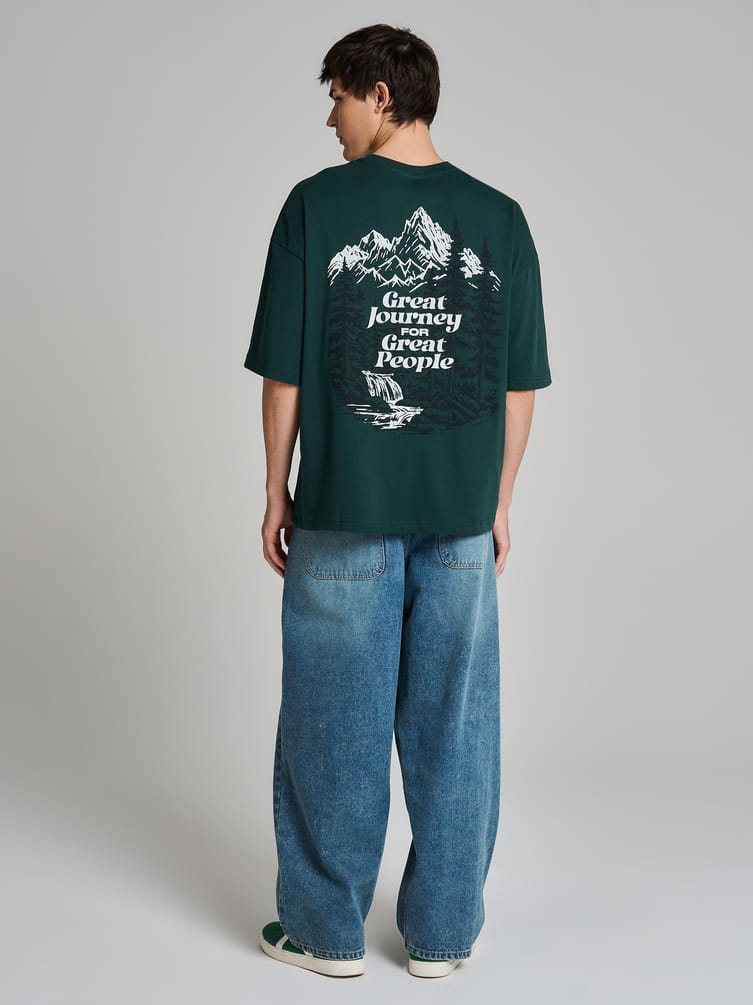 Футболка оверсайз с принтом гор на спине