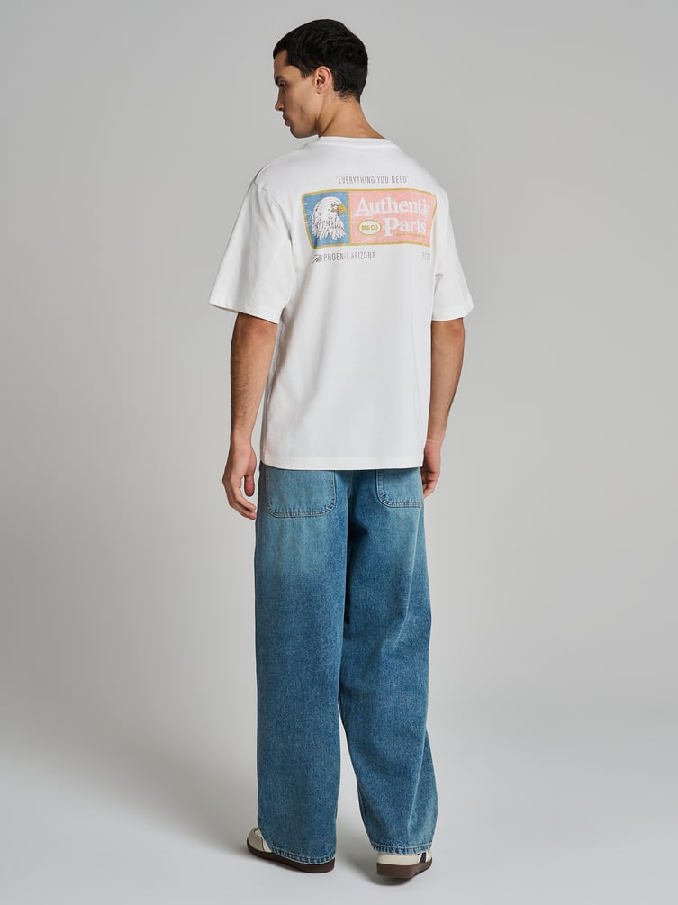 Футболка с принтом на спине