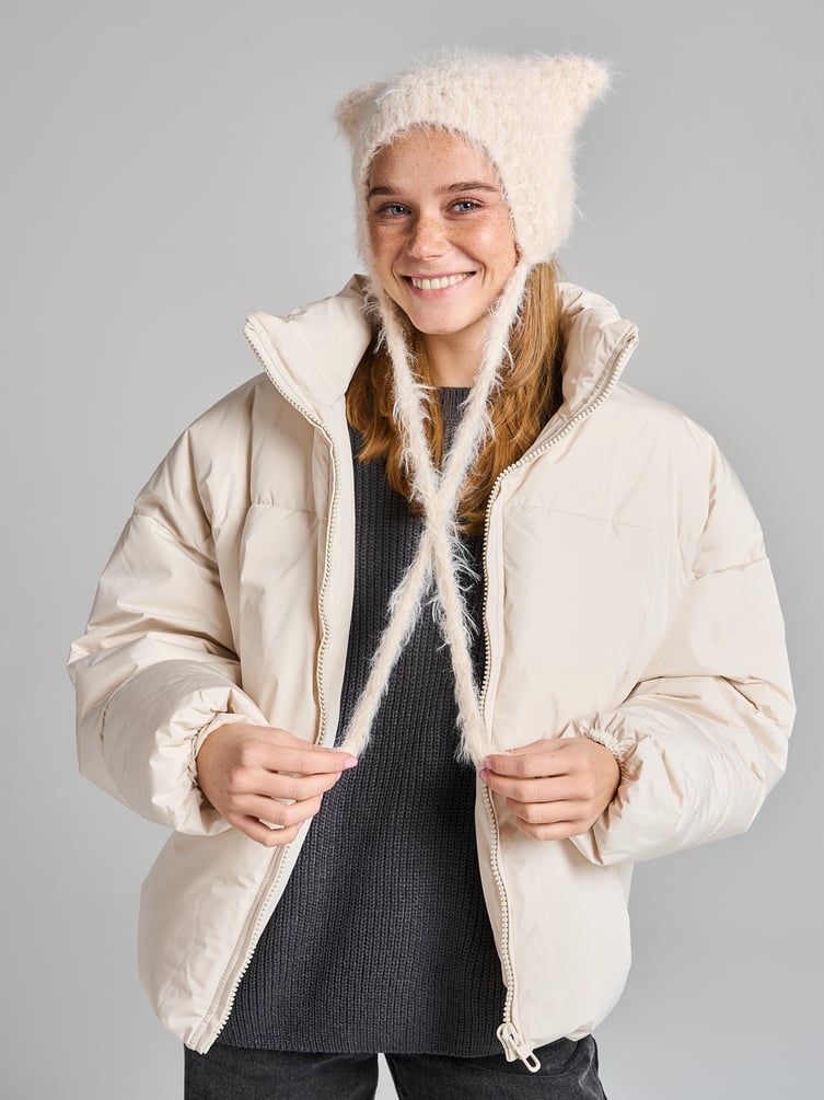 Шапка-чепчик на завязках с ушками