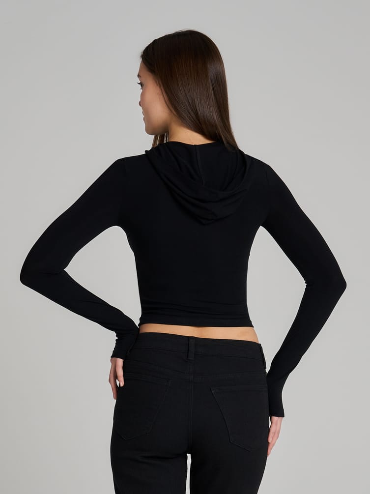 Лонгслив с капюшоном и надписью стразами