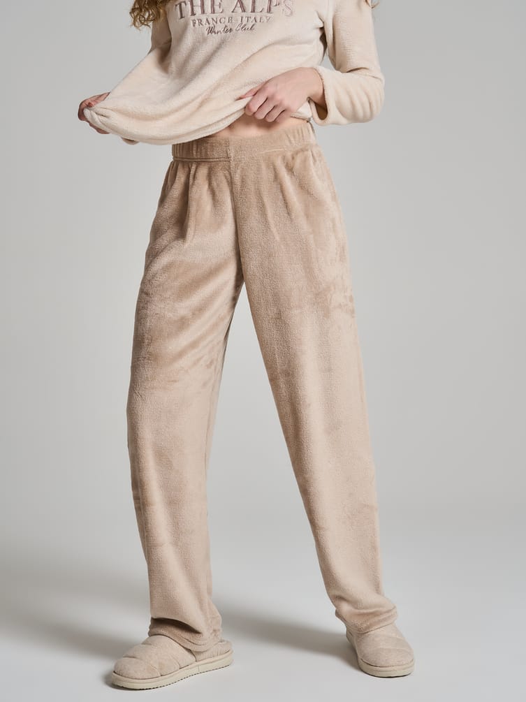 Плюшевая пижама с вышивкой и брюками