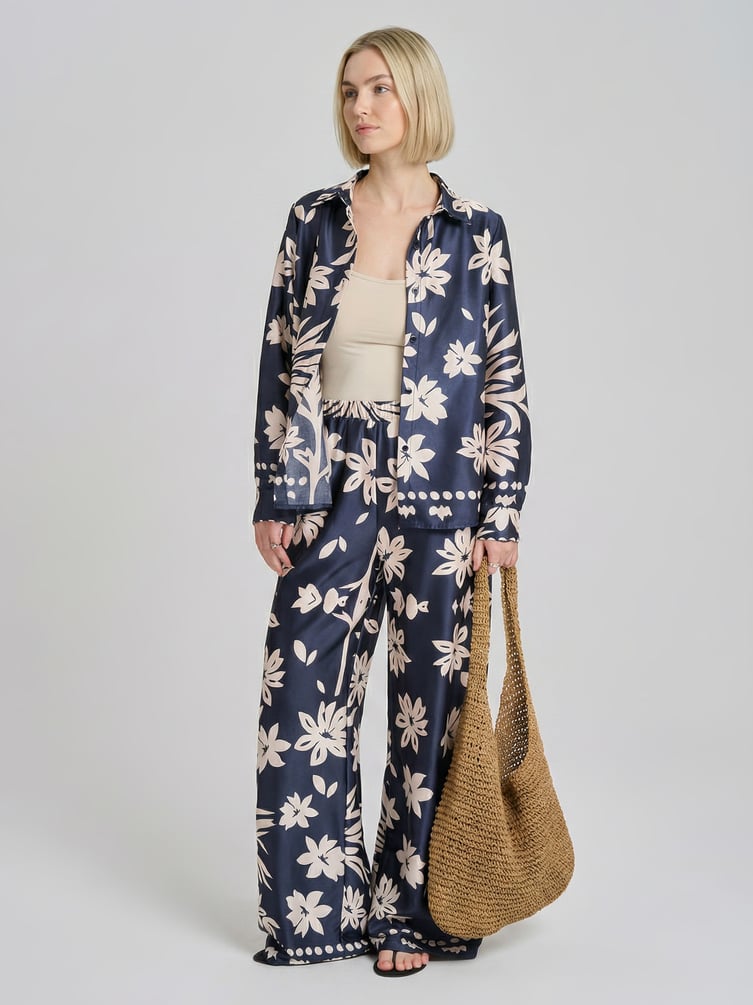 Костюм летний с рубашкой и брюками