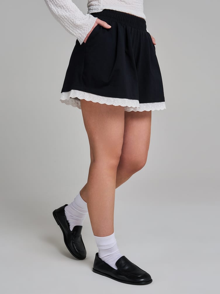 Шорты повседневные с кружевом