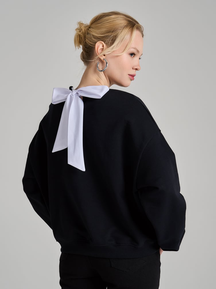 Свитшот с бантом на спине