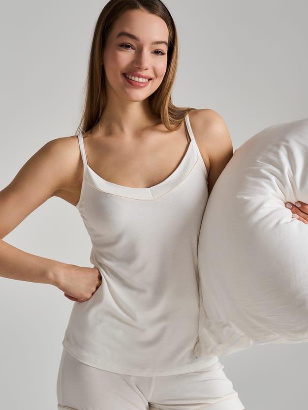 Топ из вискозы на тонких бретелях