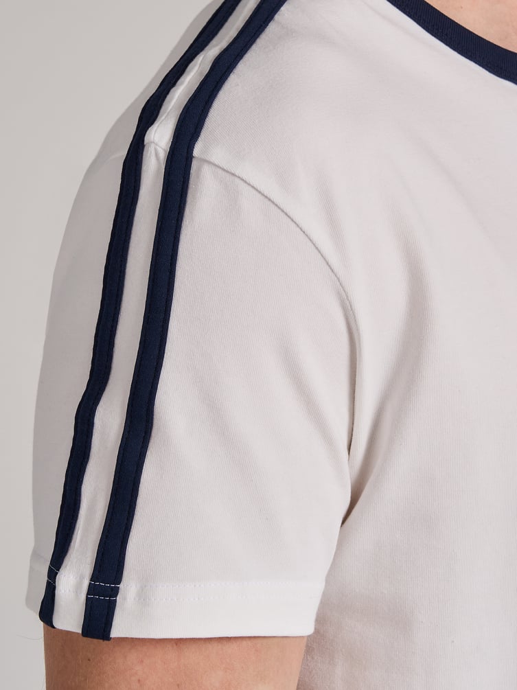 Футболка спортивная с лампасами