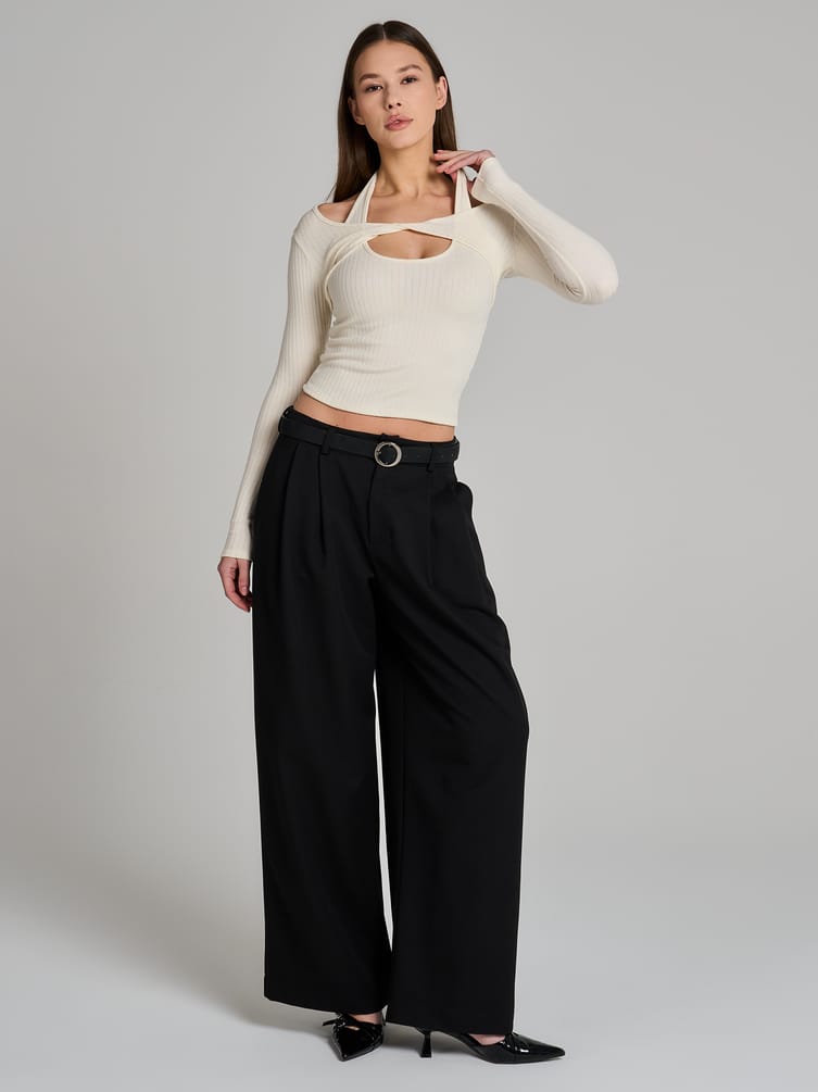 Лонгслив с декоративным вырезом