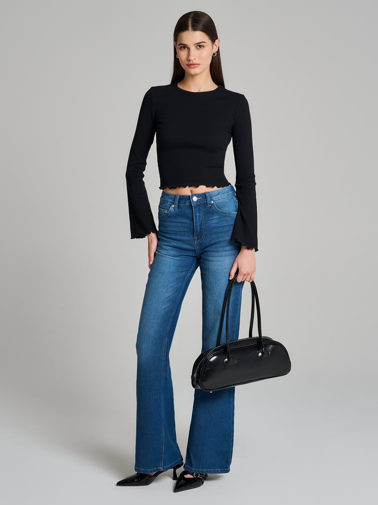 Короткий женский лонгслив с объемными рукавами