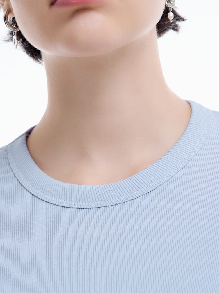 Футболка облегающая в рубчик