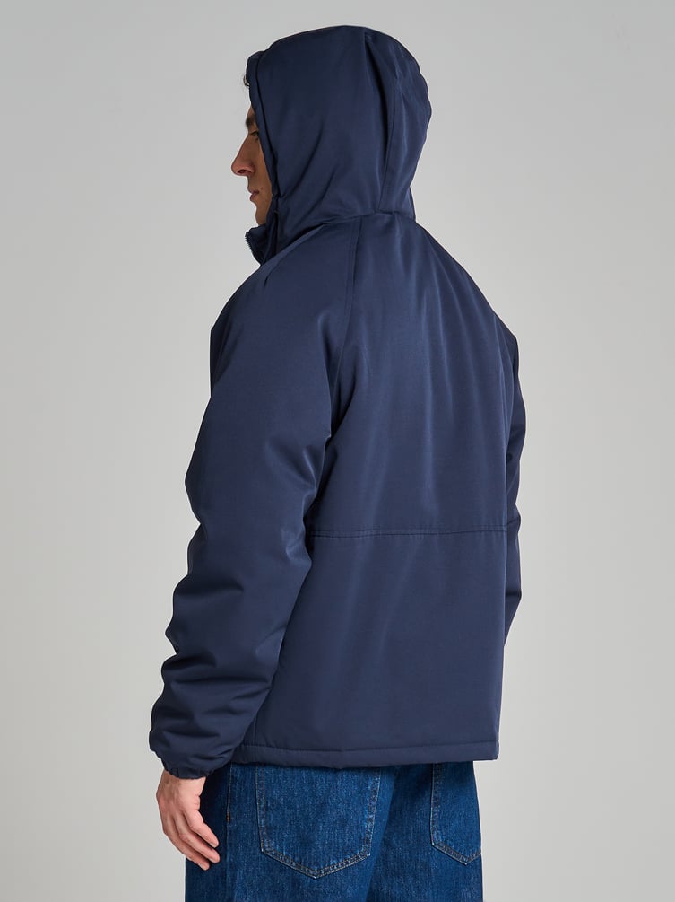 Демисезонная куртка с капюшоном