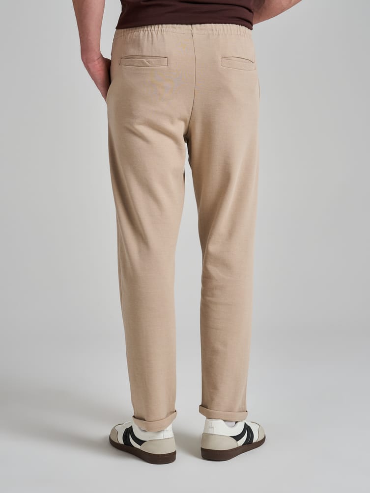 Брюки зауженные на резинке