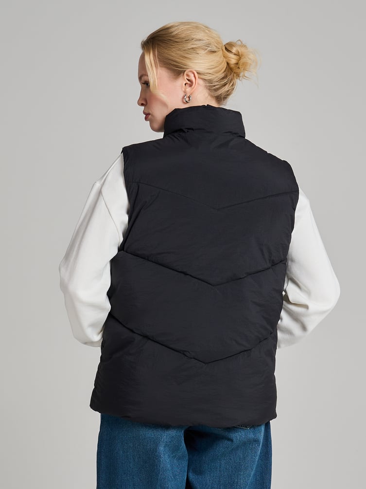 Жилет демисезонный на синтепоне