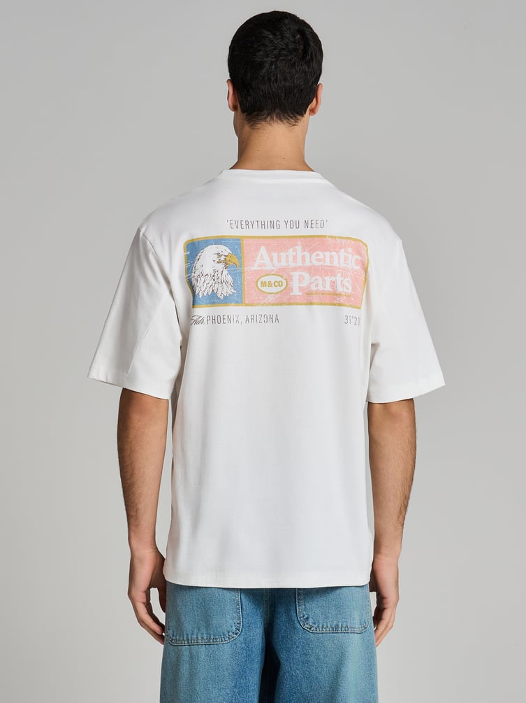 Футболка с принтом на спине