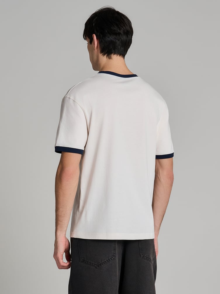 Футболка приталенная с надписью