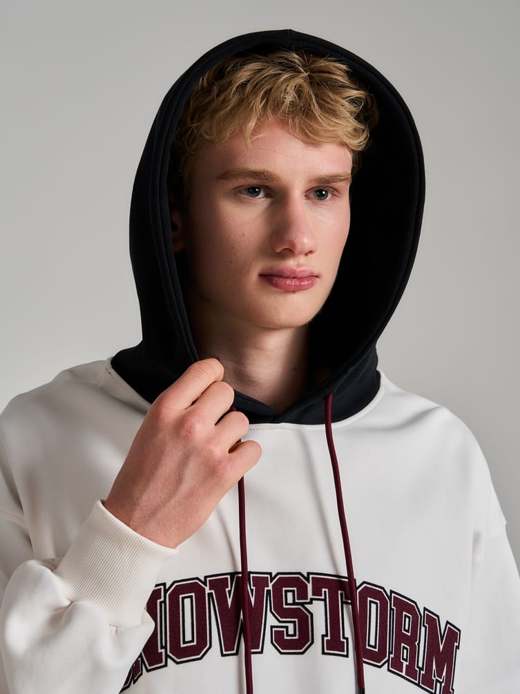 Худи с контрастным капюшоном и надписью