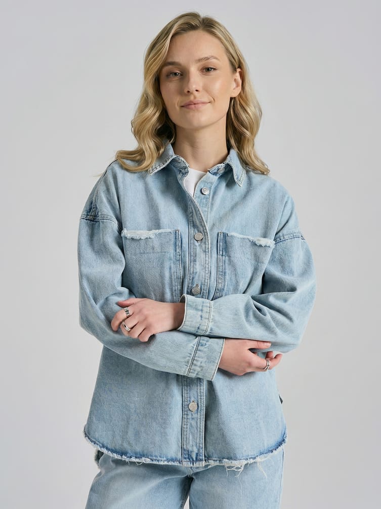 Джинсовая куртка оверсайз