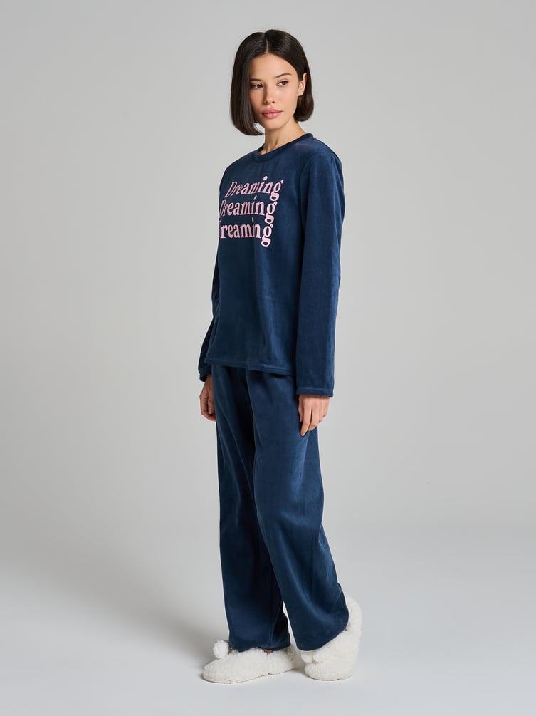 Пижама плюшевая с надписью и брюками