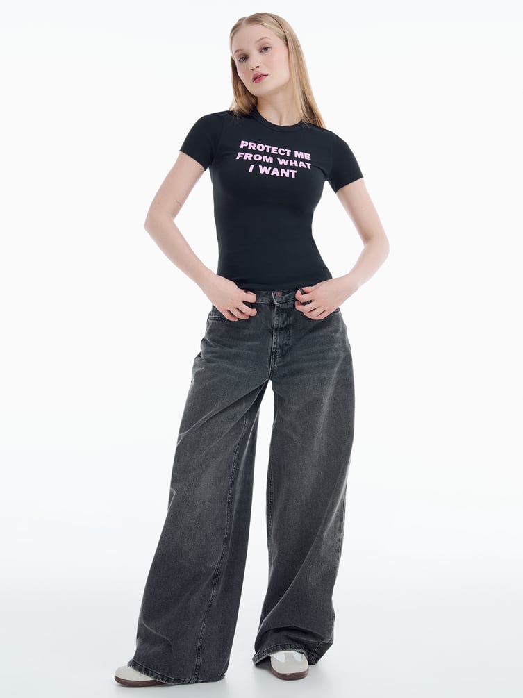 Футболка приталенная с надписью