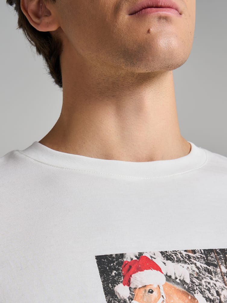 Футболка с новогодним принтом