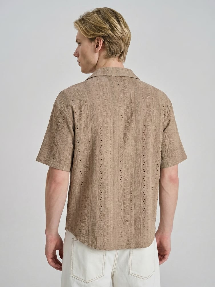 Рубашка с коротким рукавом и вышивкой шитьем