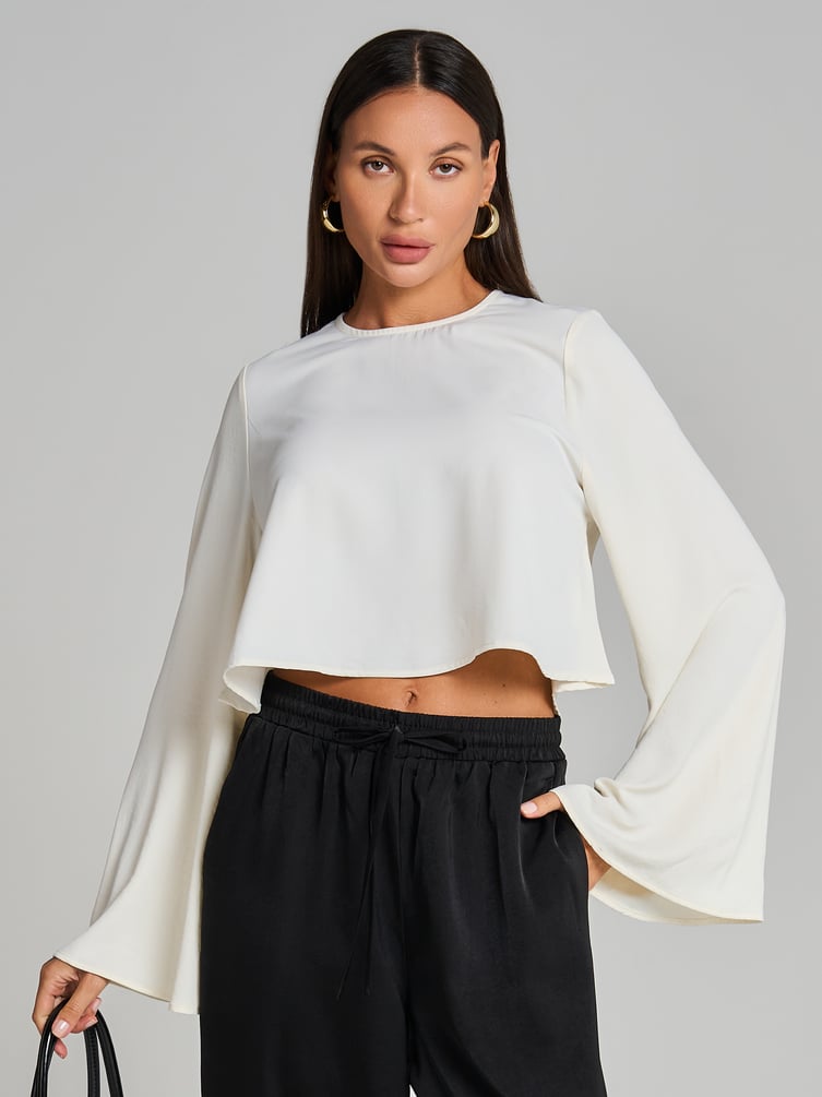 Блузка офисная нарядная с рукавом клеш