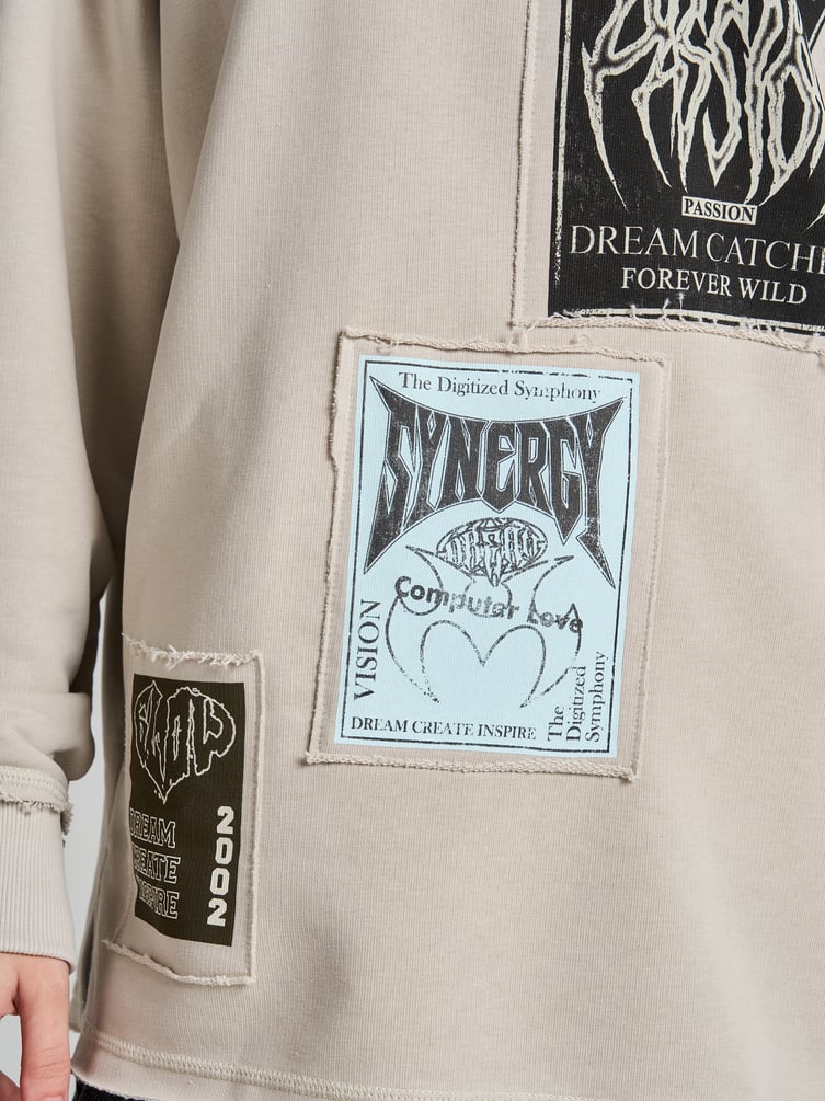 Свитшот в стиле гранж с необработанными краями