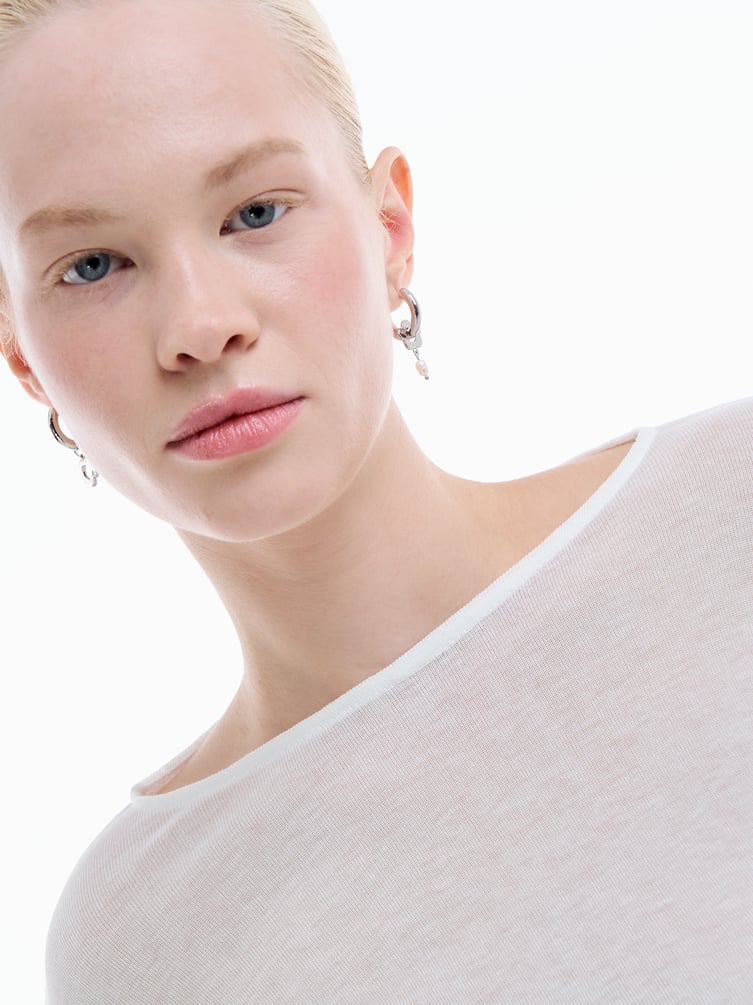 Легкий лонгслив с длинным рукавом