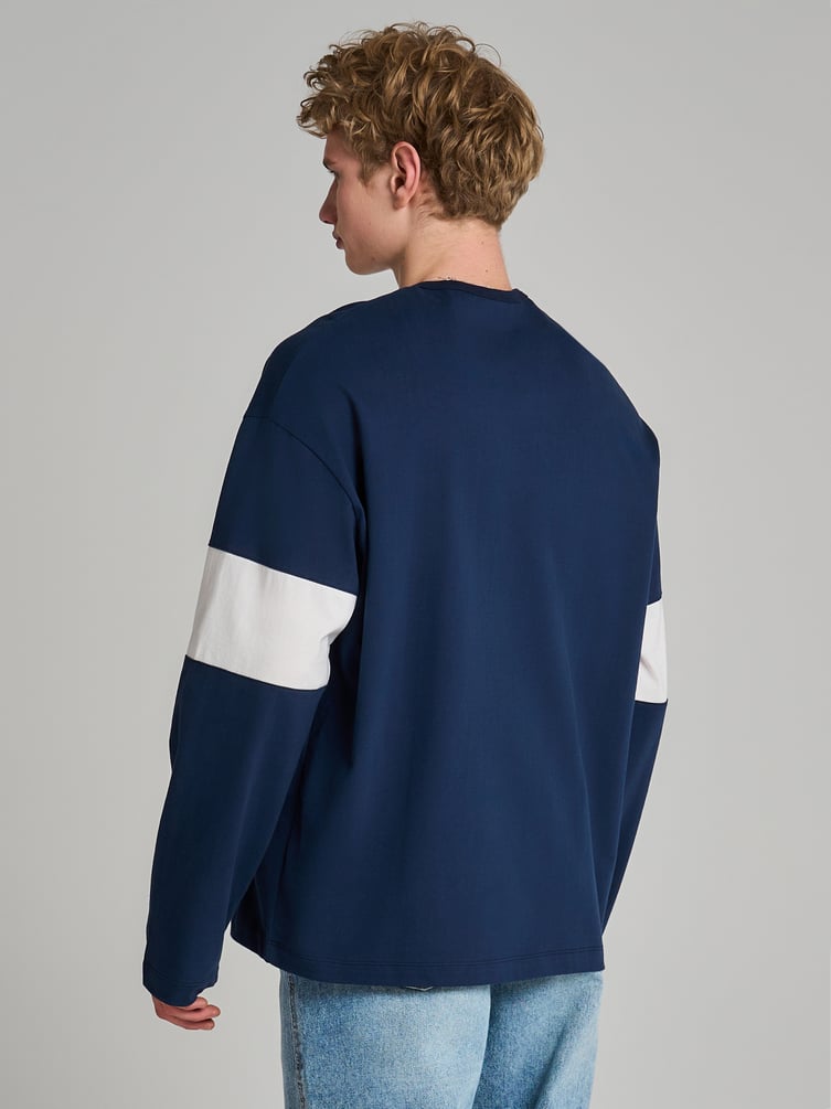 Лонгслив оверсайз с надписью