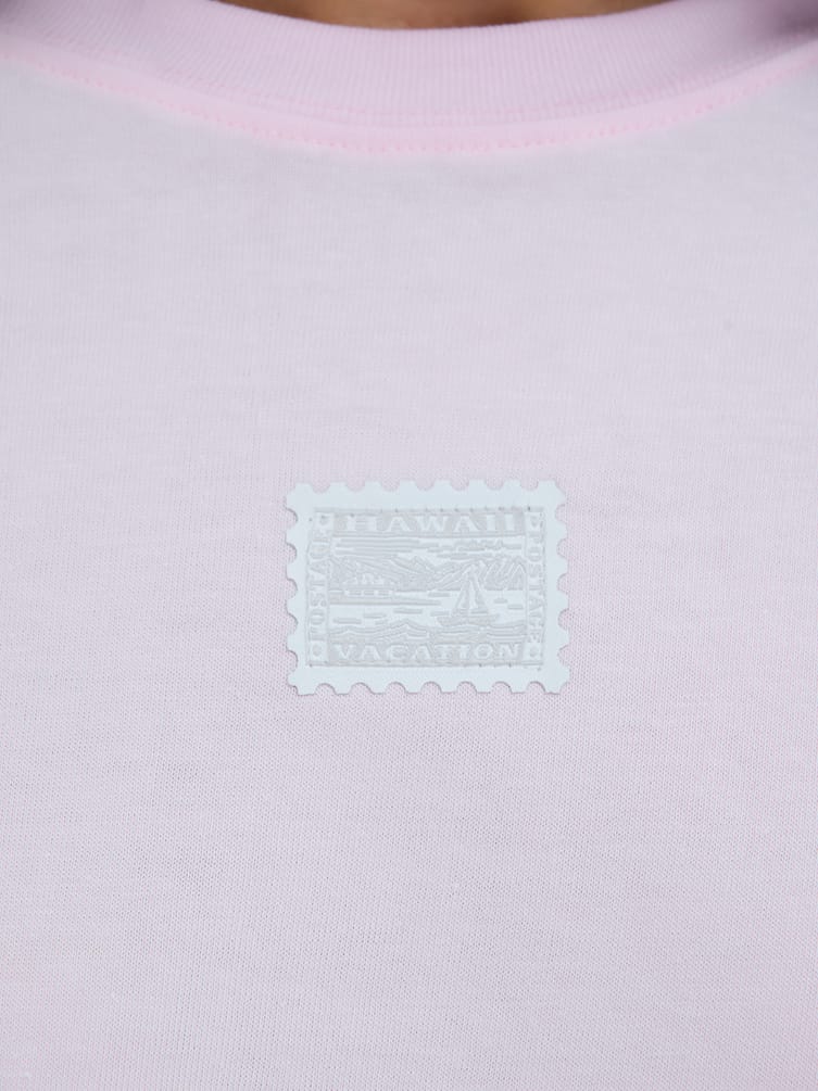 Укороченная футболка оверсайз с нашивкой