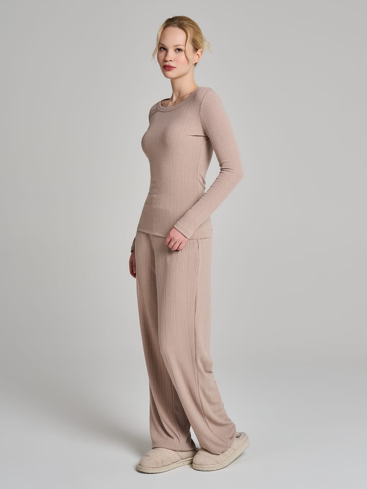 Пижама из вискозы с брюками