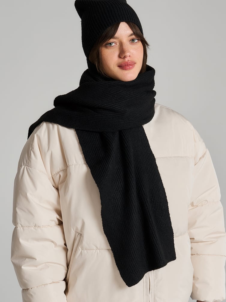 Зимний однотонный шарф