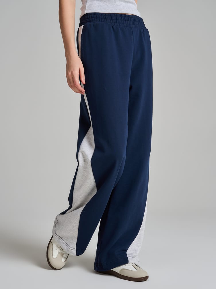 Брюки спортивные с лампасами