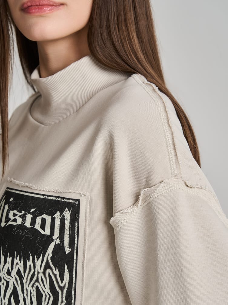 Свитшот в стиле гранж с необработанными краями