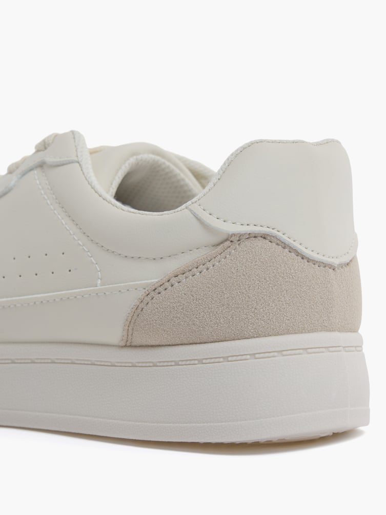 Кроссовки спортивные