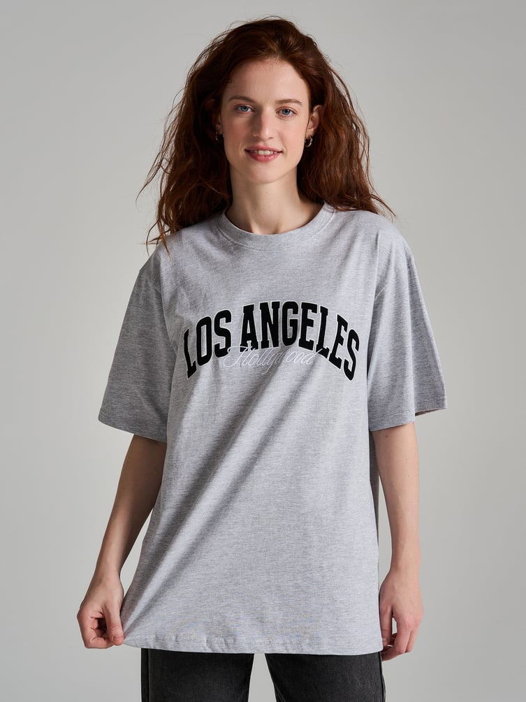 Хлопковая футболка оверсайз с вышивкой надписи