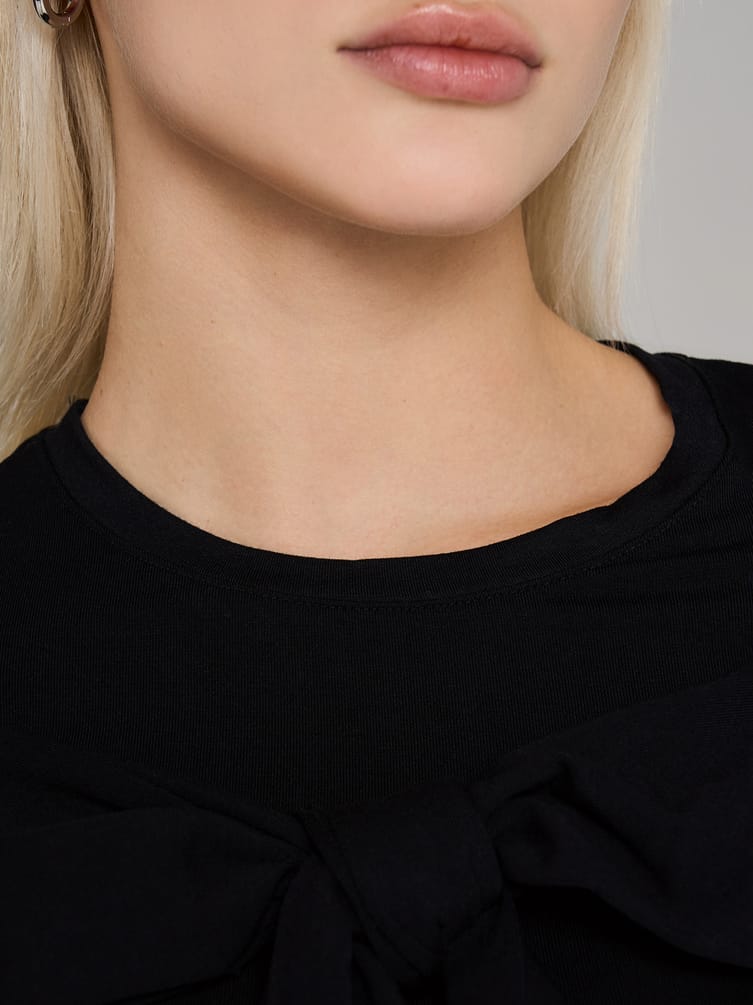 Футболка облегающая с бантом