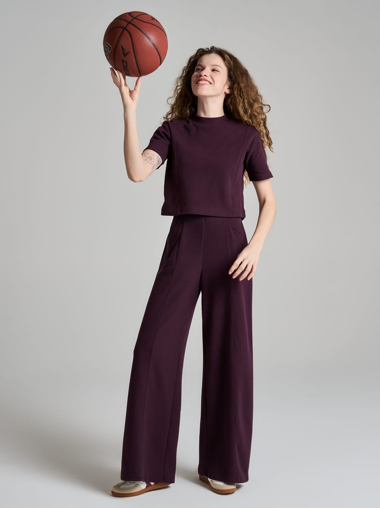 Широкие брюки в рубчик со стрелками