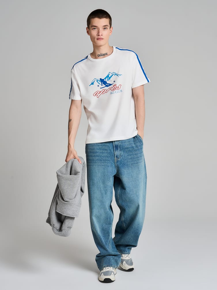 Футболка спортивная с принтом и лампасами