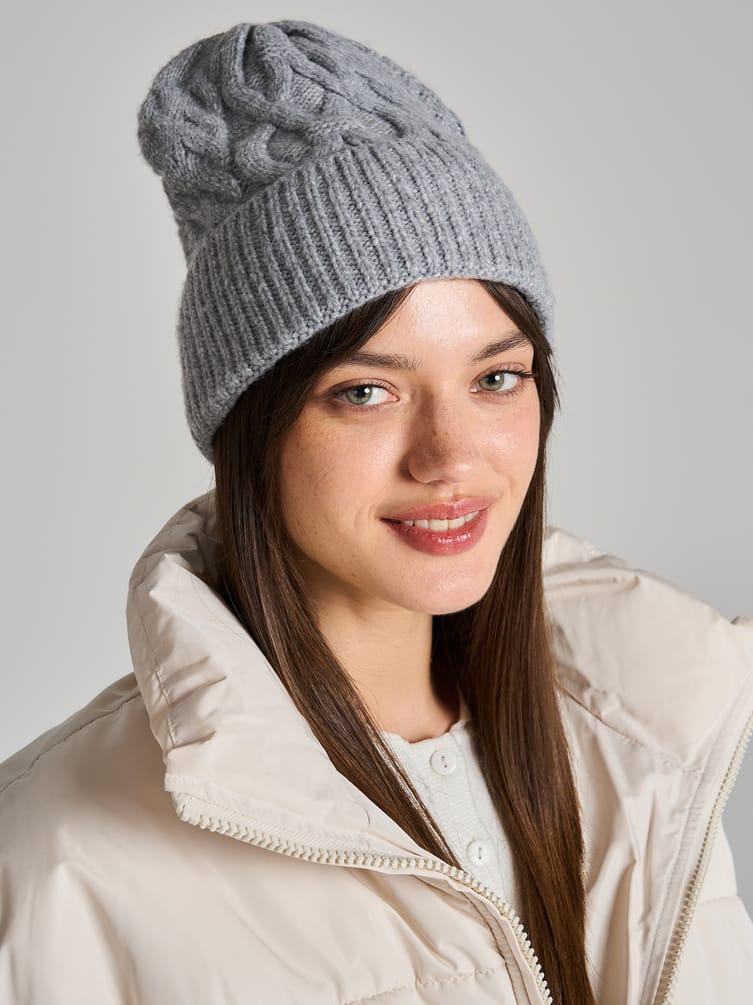 Вязаная зимняя шапка