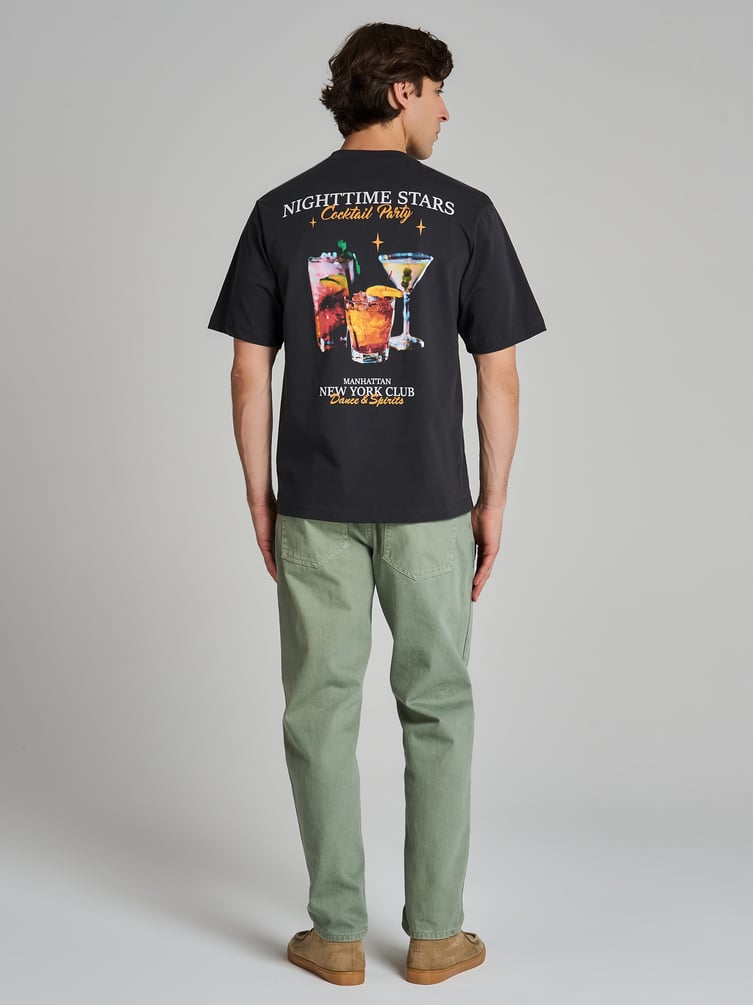 Футболка с принтом на спине