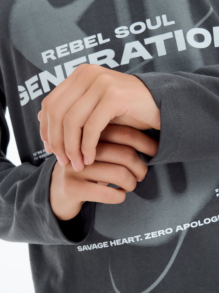 Лонгслив оверсайз с надписью