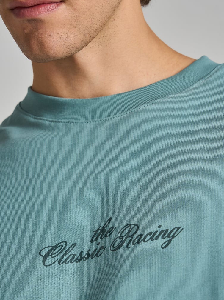 Футболка оверсайз с принтом на спине