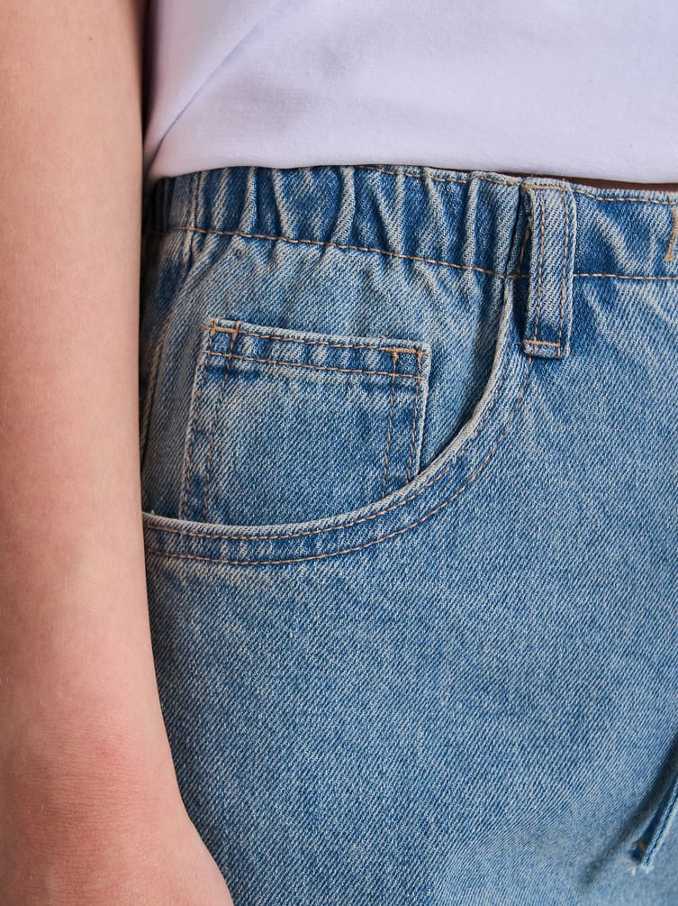 Широкие джинсы на резинке