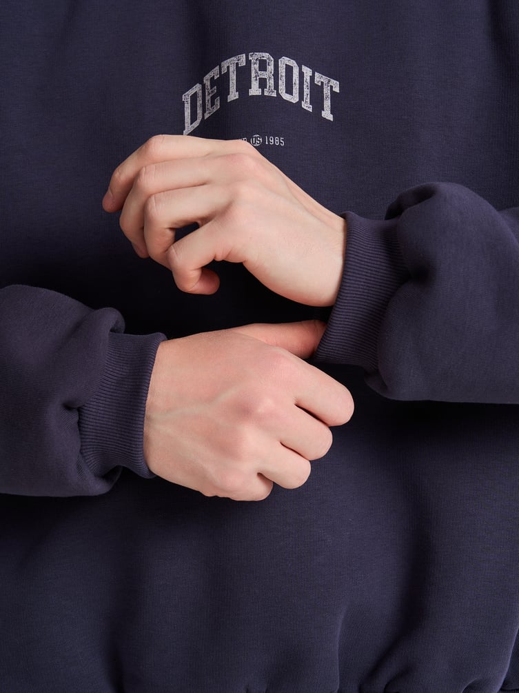 Тёплый свитшот оверсайз с надписью и начёсом