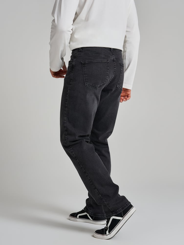 Классические прямые джинсы