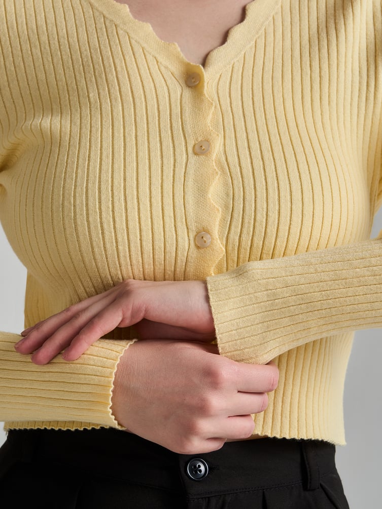 Кардиган укороченный на пуговицах