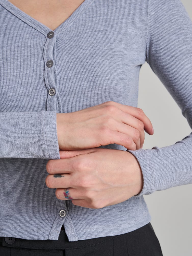 Кардиган облегающий на пуговицах