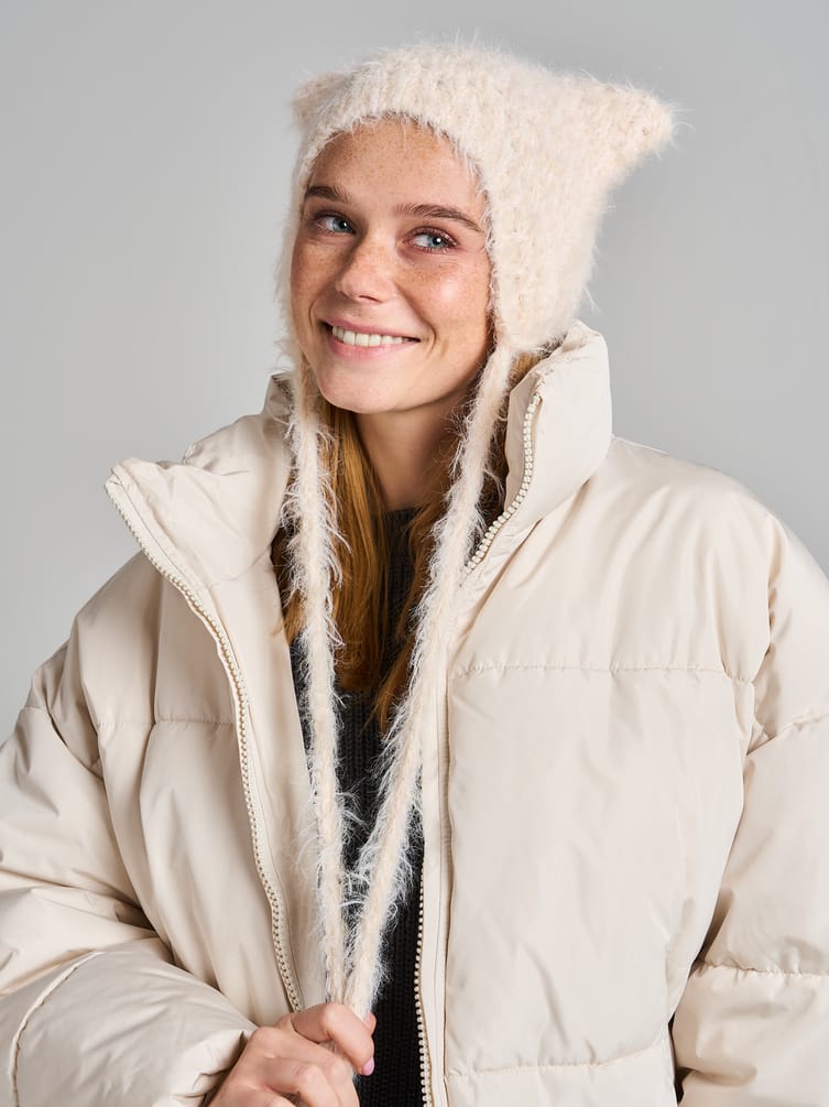 Шапка-чепчик на завязках с ушками